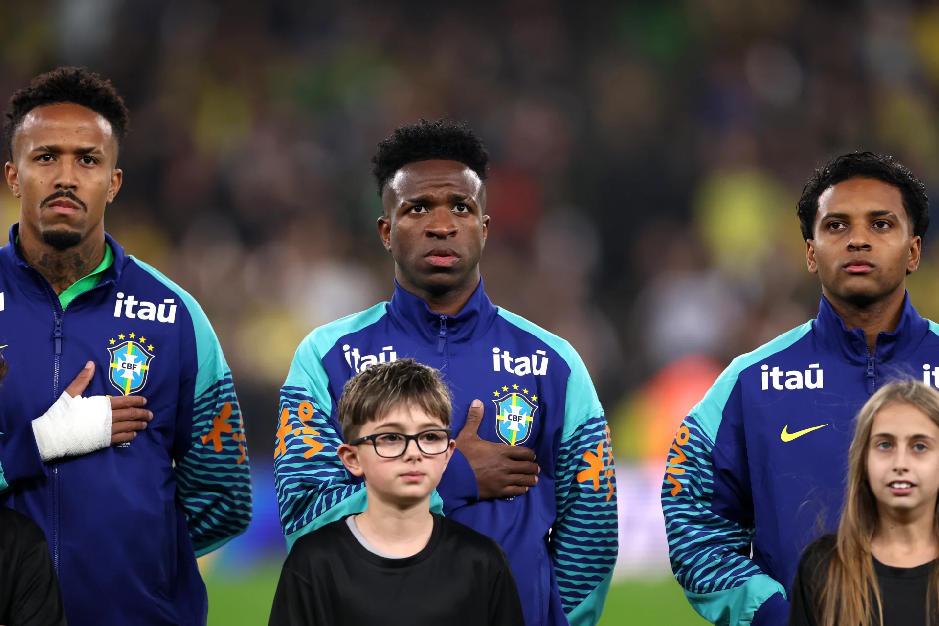 Rodrygo y Militao, protagonistas en la victoria de Brasil frente a Senegal Rodrygo y Militao, junto a Vinicius, antes de la victoria de Brasil contra Senegal.
