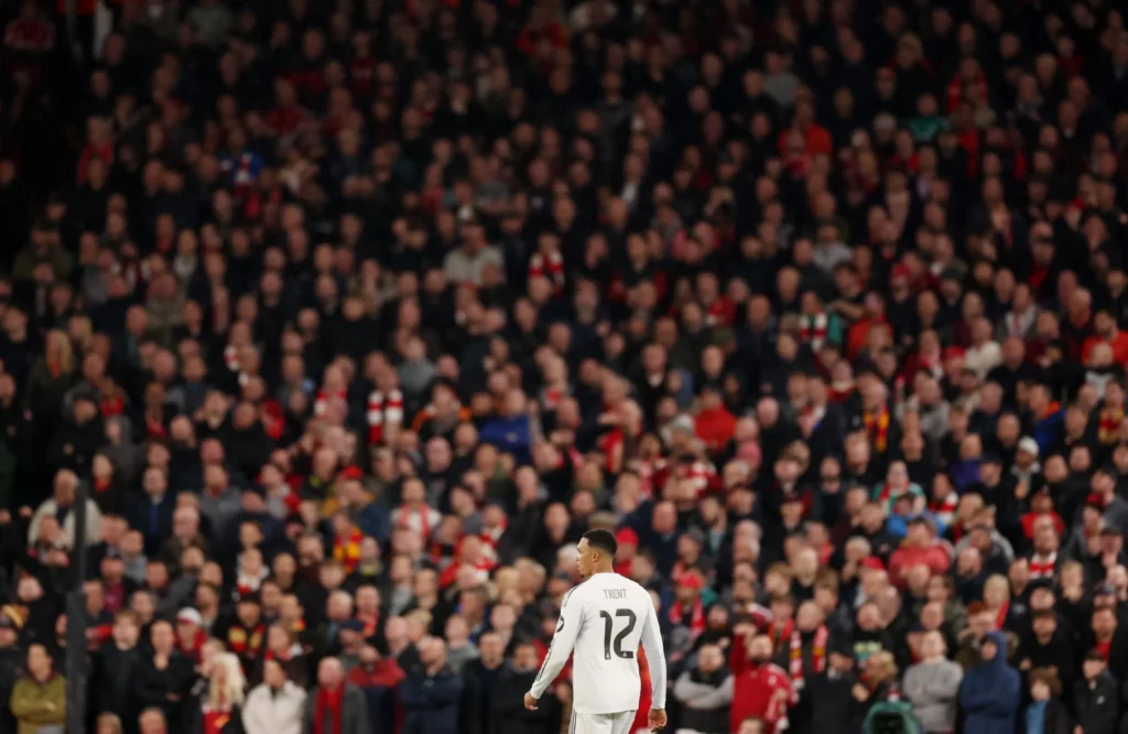 Trent Alexander-Arnold recibió los abucheos de la afición del Liverpool en su regreso a Anfield como jugador del Real Madrid