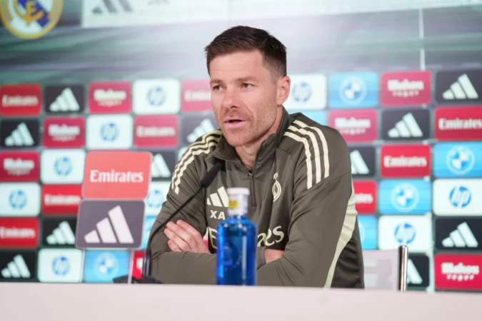Xabi Alonso: «Somos un equipo muy sólido a pesar de todo el ruido de fuera»