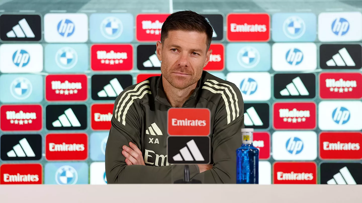 Xabi Alonso, en la rueda de prensa en la que ha defendido la unidad del vestuario del Real Madrid.