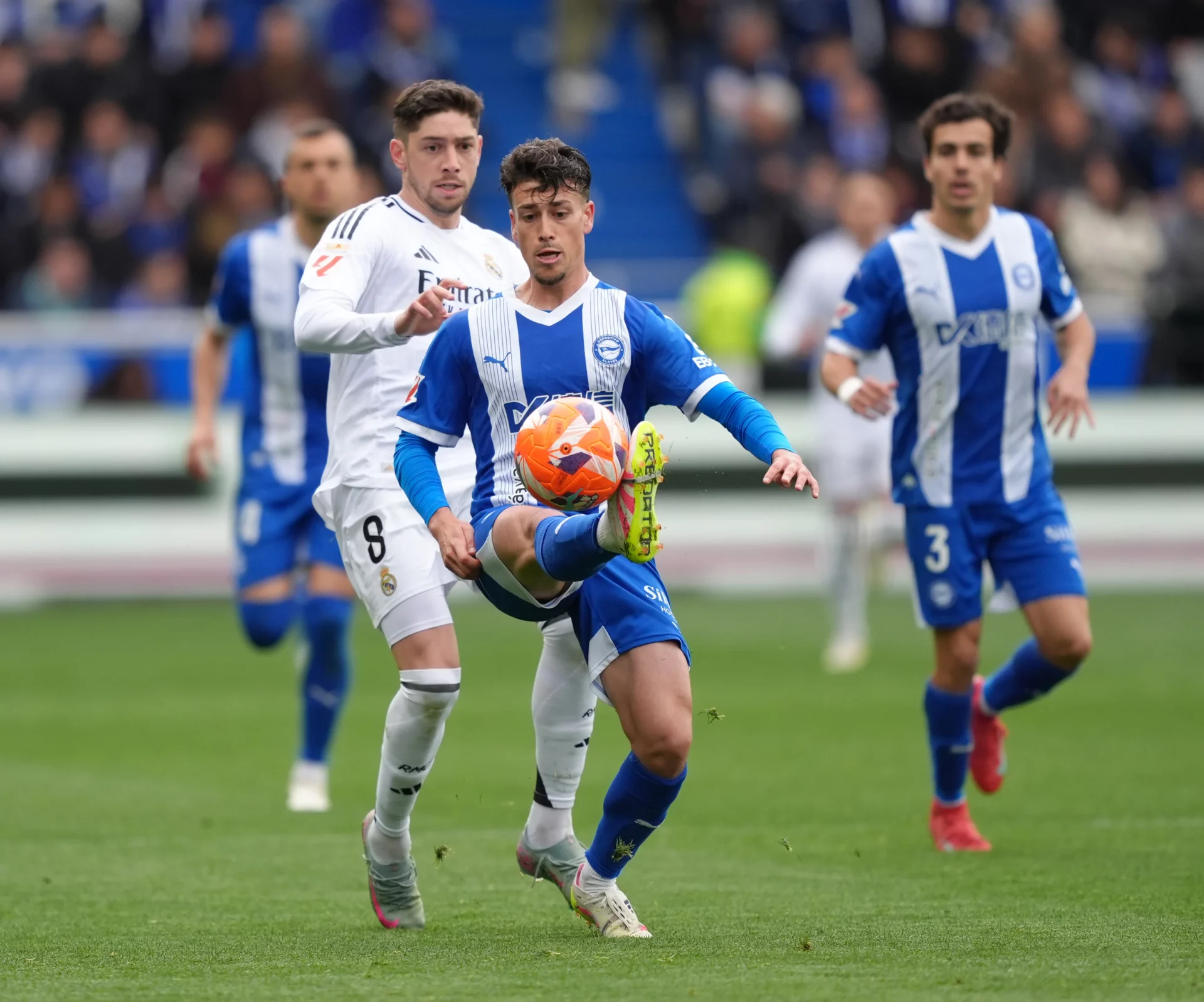 Antonio Blanco, canterano del Real Madrid, se enfrenta a su ex club con el Deportivo Alavés.