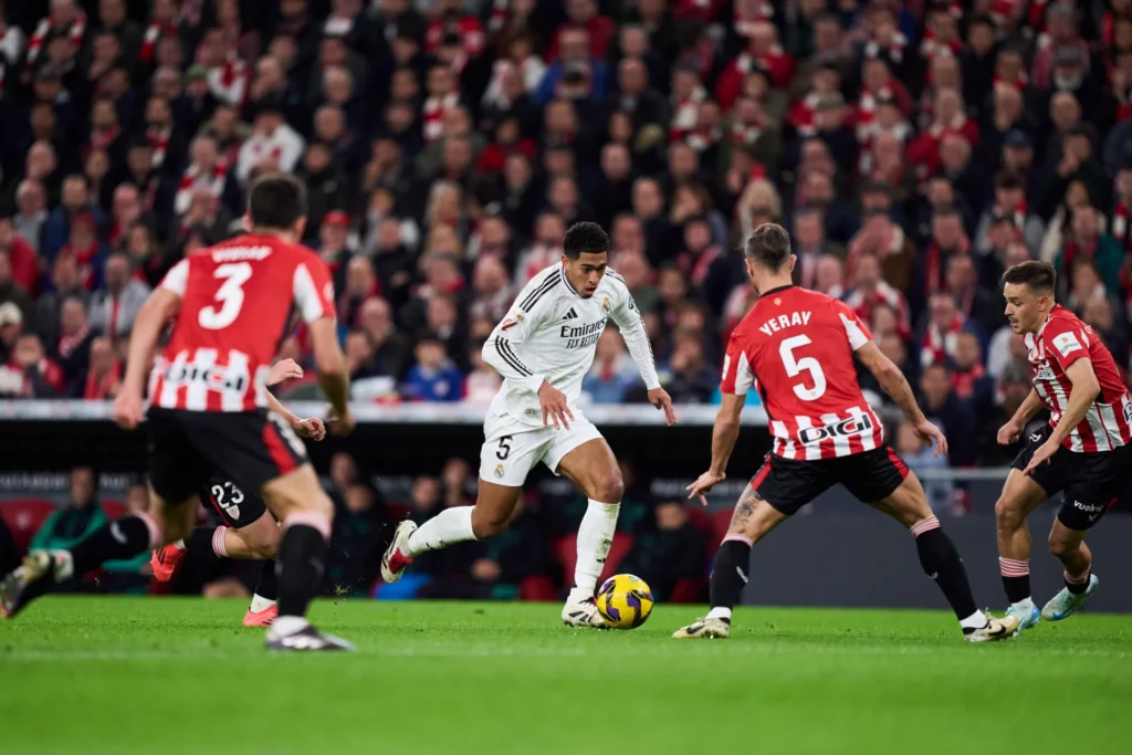 Bellingham formó parte de la alineación del Real Madrid en la última visita al Athletic Club en San Mamés.