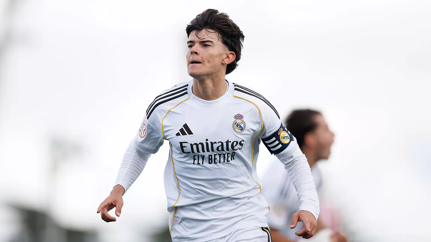 Carlos Díez celebra un gol como capitán del Juvenil A del Real Madrid.