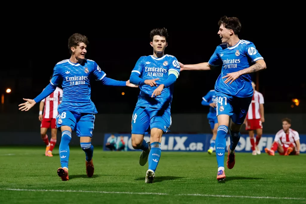 Carlos Díez celebra un gol con el Juvenil del Real Madrid en la UEFA Youth League.
