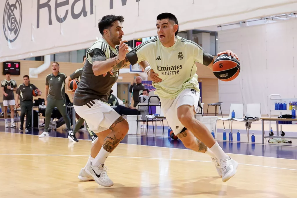 Campazzo y Deck, en el entrenamiento antes del Real Madrid - Baskonia.