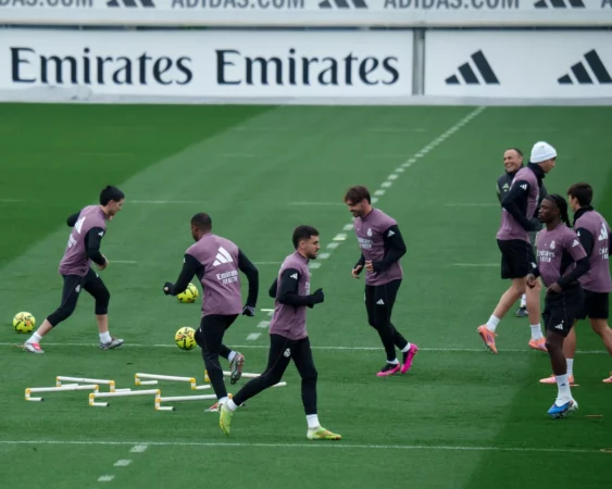 Sin Valverde y con Asencio: así ha sido el último entrenamiento del Real Madrid antes del Sevilla Sin Valverde y con Asencio: así ha sido el último entrenamiento del Real Madrid antes del Sevilla