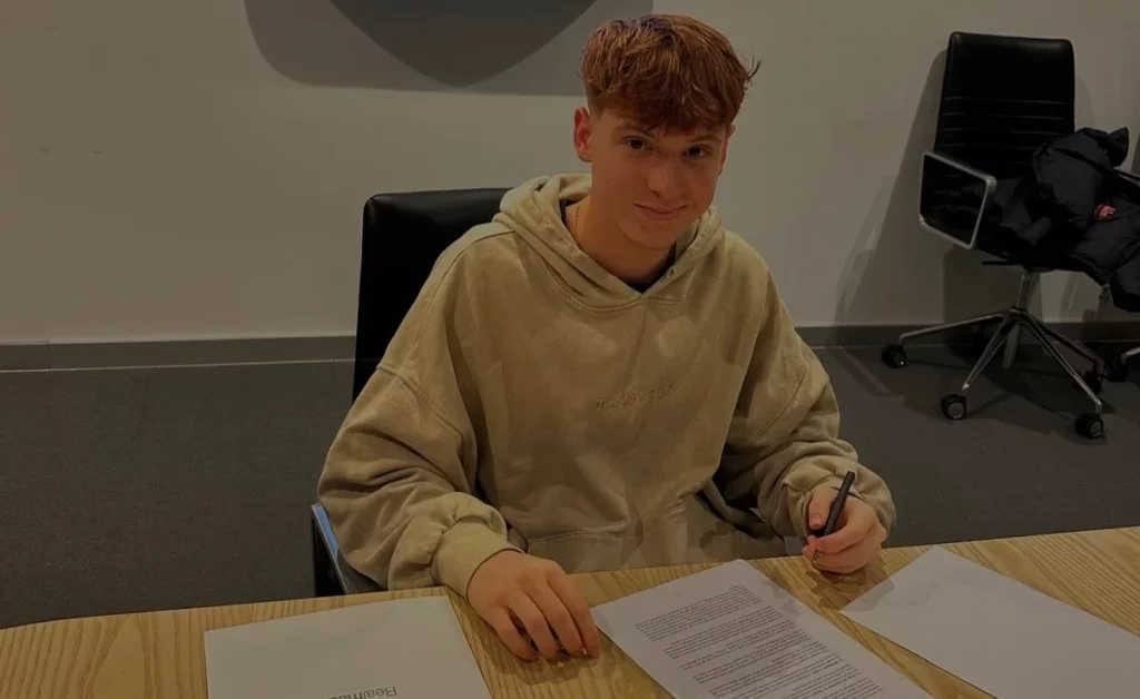 Gabri Valero firma un contrato con el Real Madrid.