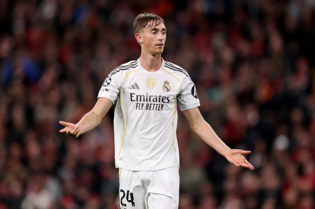 Dean Huijsen, descartado por lesión para el partido contra el Manchester City.