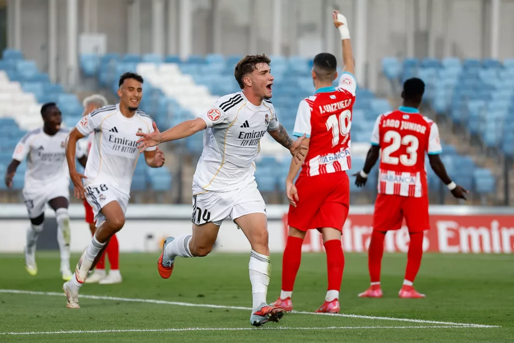 Jorge Cestero celebra un gol en la cantera del Real Madrid.