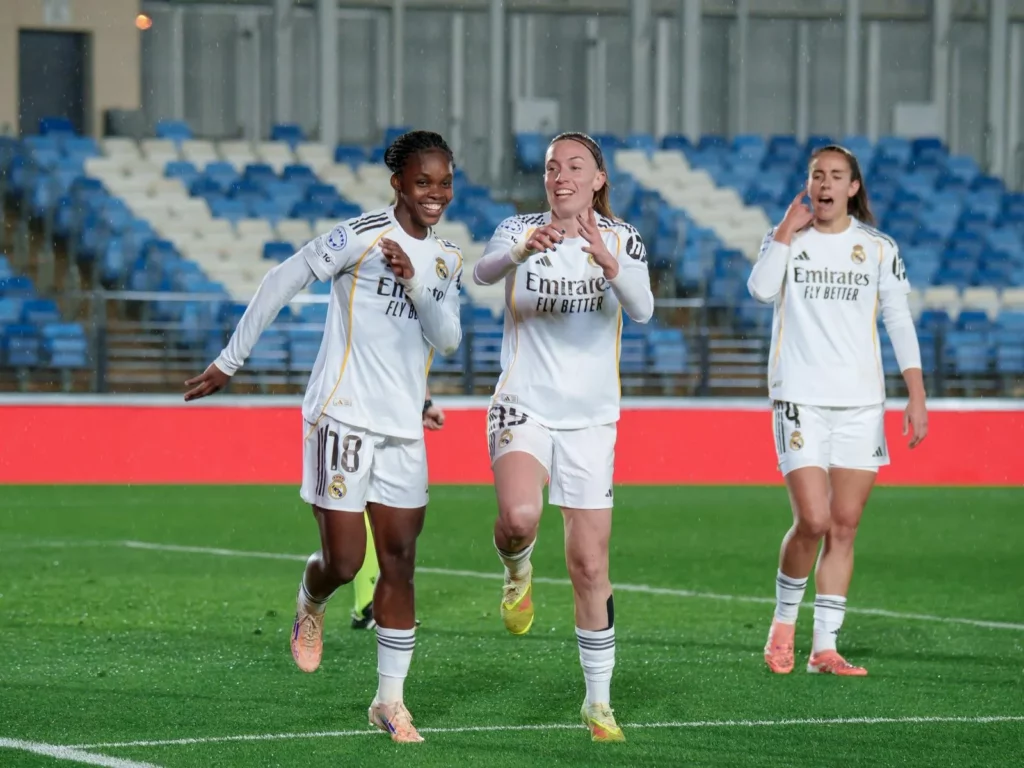 Linda Caicedo y Eva Navarro celebran un gol del Real Madrid Femenino al Wolfsburgo