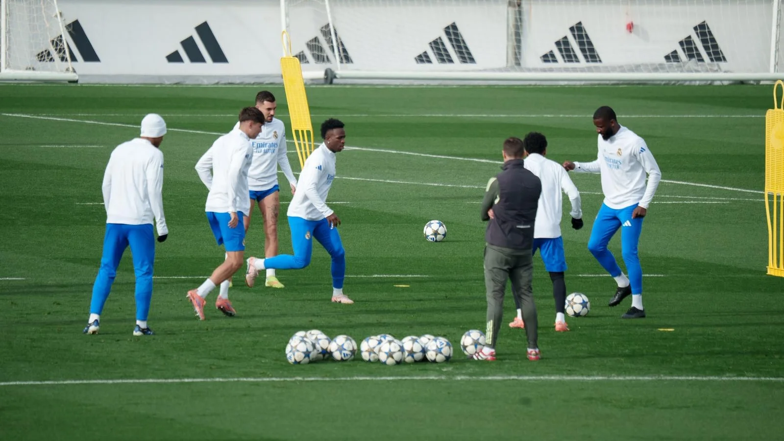 Última hora: Mbappé no se entrena con el Real Madrid a un día de recibir al Manchester City Los jugadores del Real Madrid se entrenan sin Kylian Mbappé.