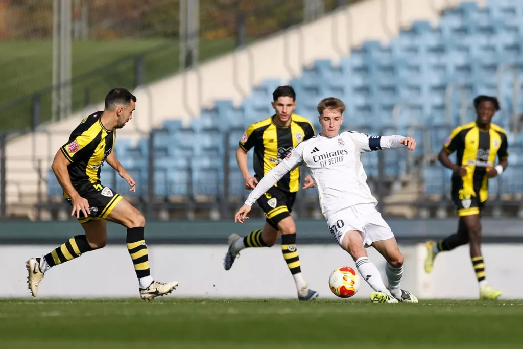César Palacios, durante el Real Madrid Castilla - Barakaldo, partido en el que sufrió un penalti que no fue señalado por el árbitro.