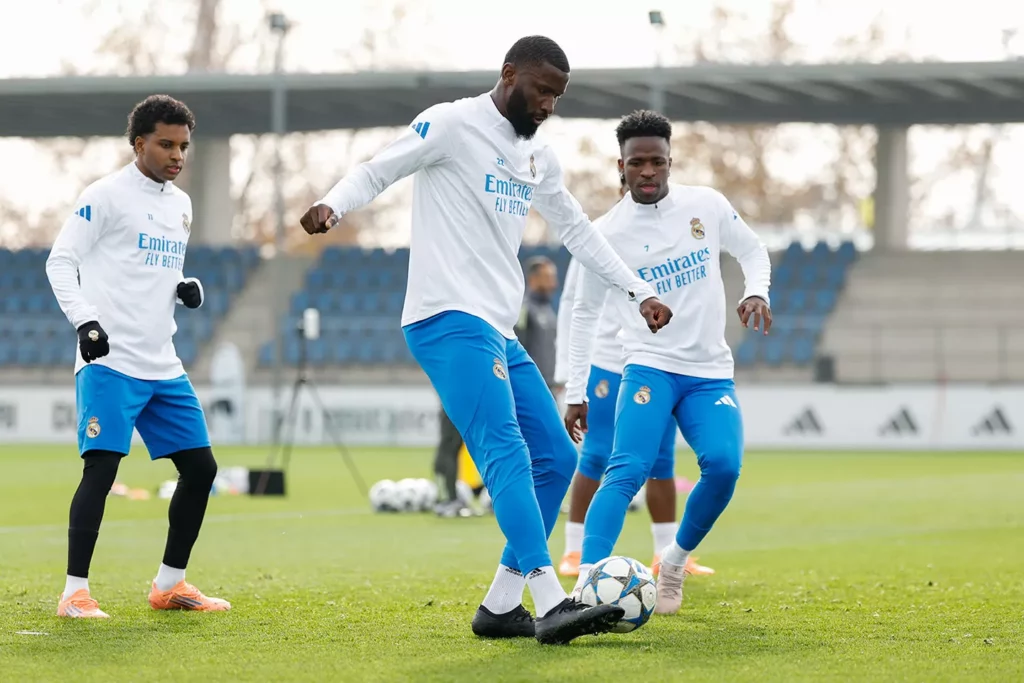 Las bajas, protagonistas en el último entrenamiento del Real Madrid antes de medirse al Manchester City.