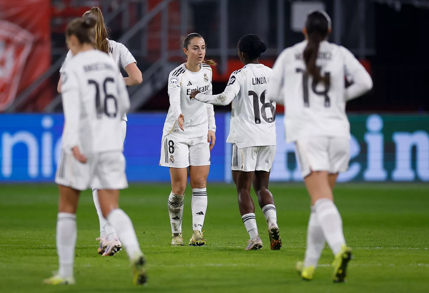 Las jugadoras del Real Madrid celebran un gol antes del partido de Copa de la Reina.