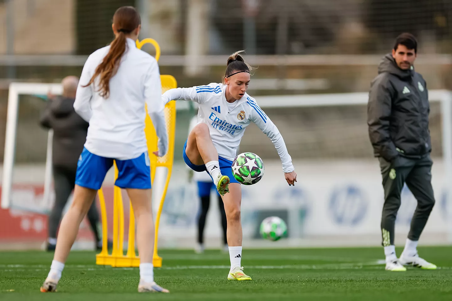 Previa Real Madrid Femenino – Wolfsburgo: duelo decisivo en el Di Stéfano por el billete a cuartos Eva Navarro se entrena antes del decisivo duelo del Real Madrid Femenino contra el Wolfsburgo