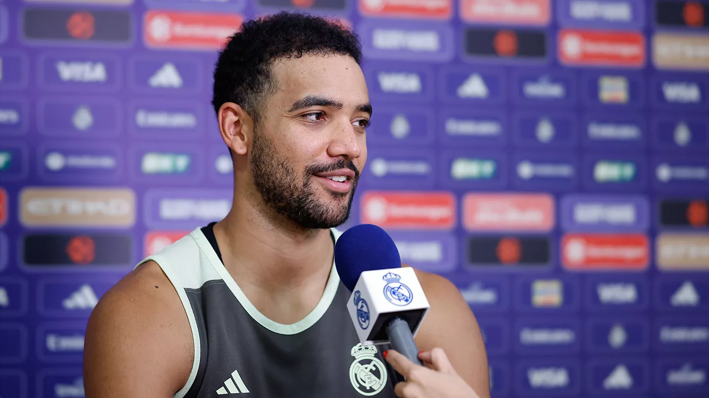Trey Lyles da declaraciones a los medios oficiales del Real Madrid.