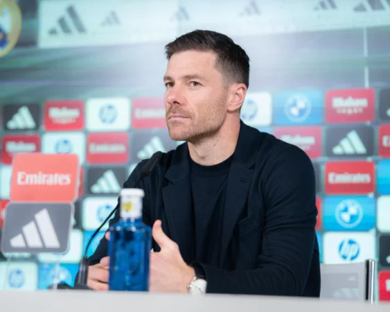Xabi Alonso: «Estoy con ganas, energía y fuerza. Está siendo un bloque muy exigente de partidos» Xabi Alonso: «Estoy con ganas, energía y fuerza. Está siendo un bloque muy exigente de partidos»