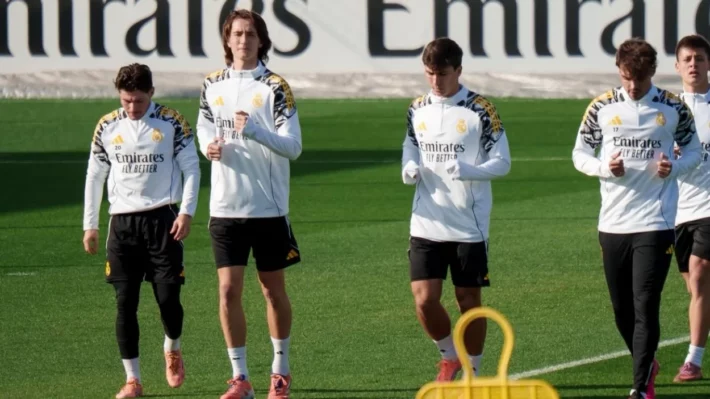 Joan Martínez, la elección de Xabi Alonso ante los problemas defensivos Joan Martínez, la elección de Xabi Alonso ante los problemas defensivos