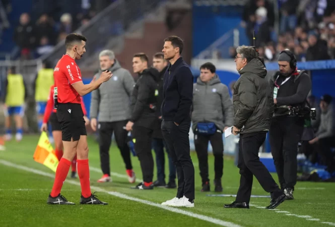 Xabi Alonso, sobre el penalti a Vinicius: «Me sorprende mucho que el árbitro no haya ido ni al VAR» Xabi Alonso, sobre el penalti a Vinicius: «Me sorprende mucho que el árbitro no haya ido ni al VAR»