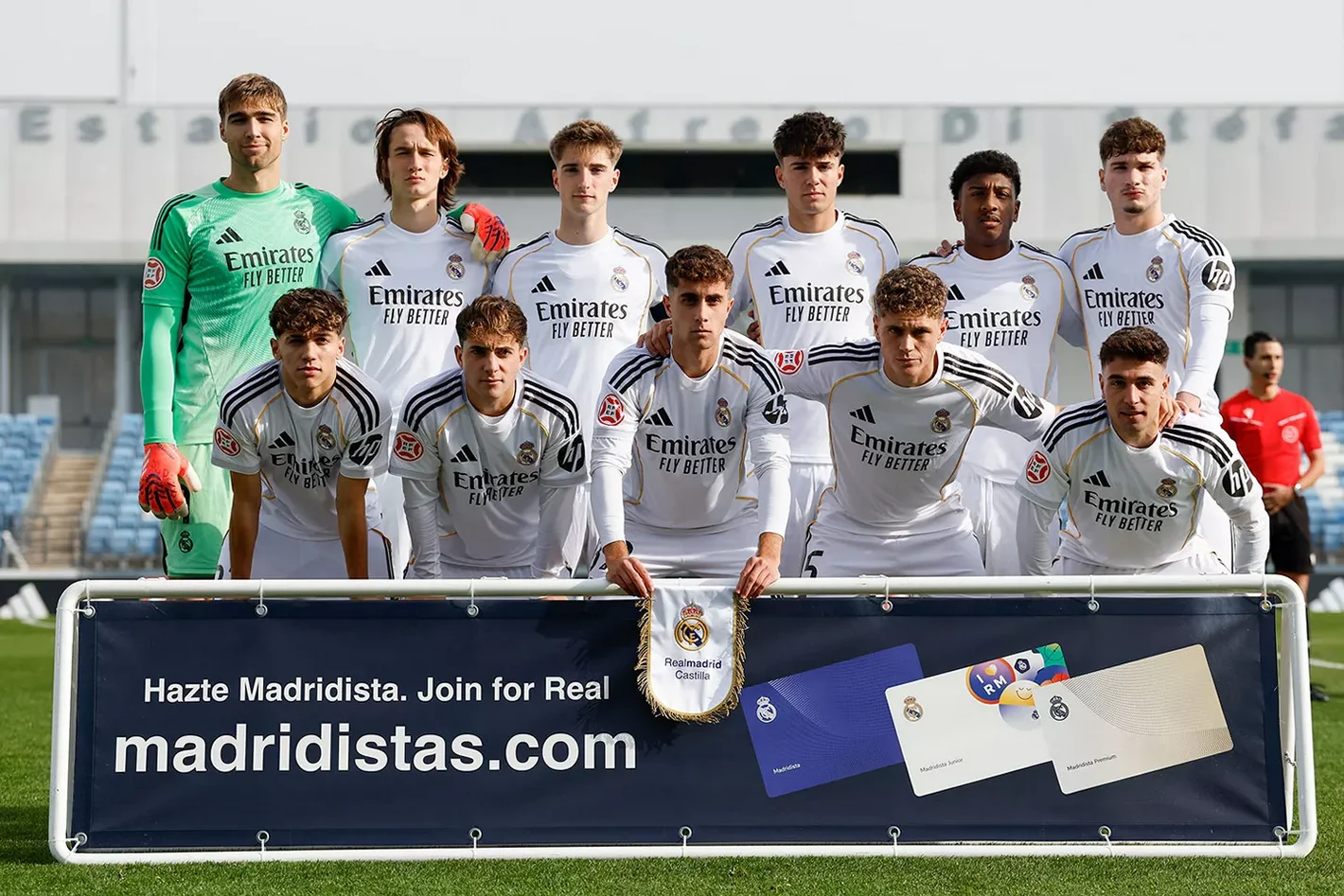 Previa Zamora – Real Madrid Castilla: objetivo reencontrarse con la victoria a domicilio Los jugadores del Real Madrid Castilla posan antes de un partido de la temporada 2025/26