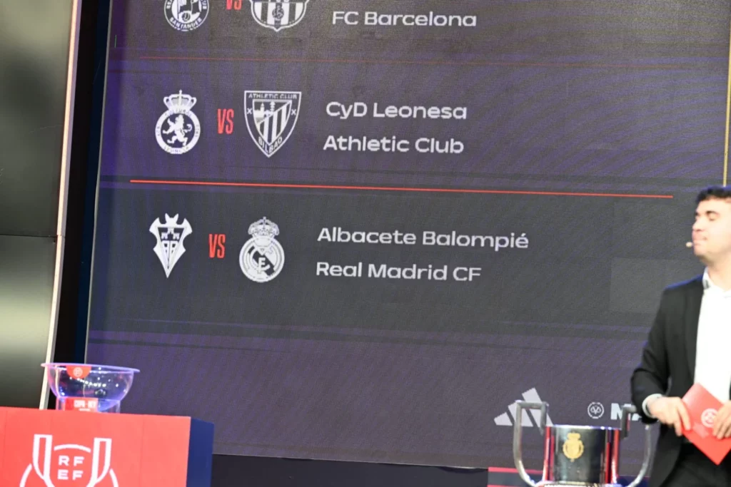 La pantalla del sorteo muestra el emparejamiento entre Albacete Balompié y Real Madrid.