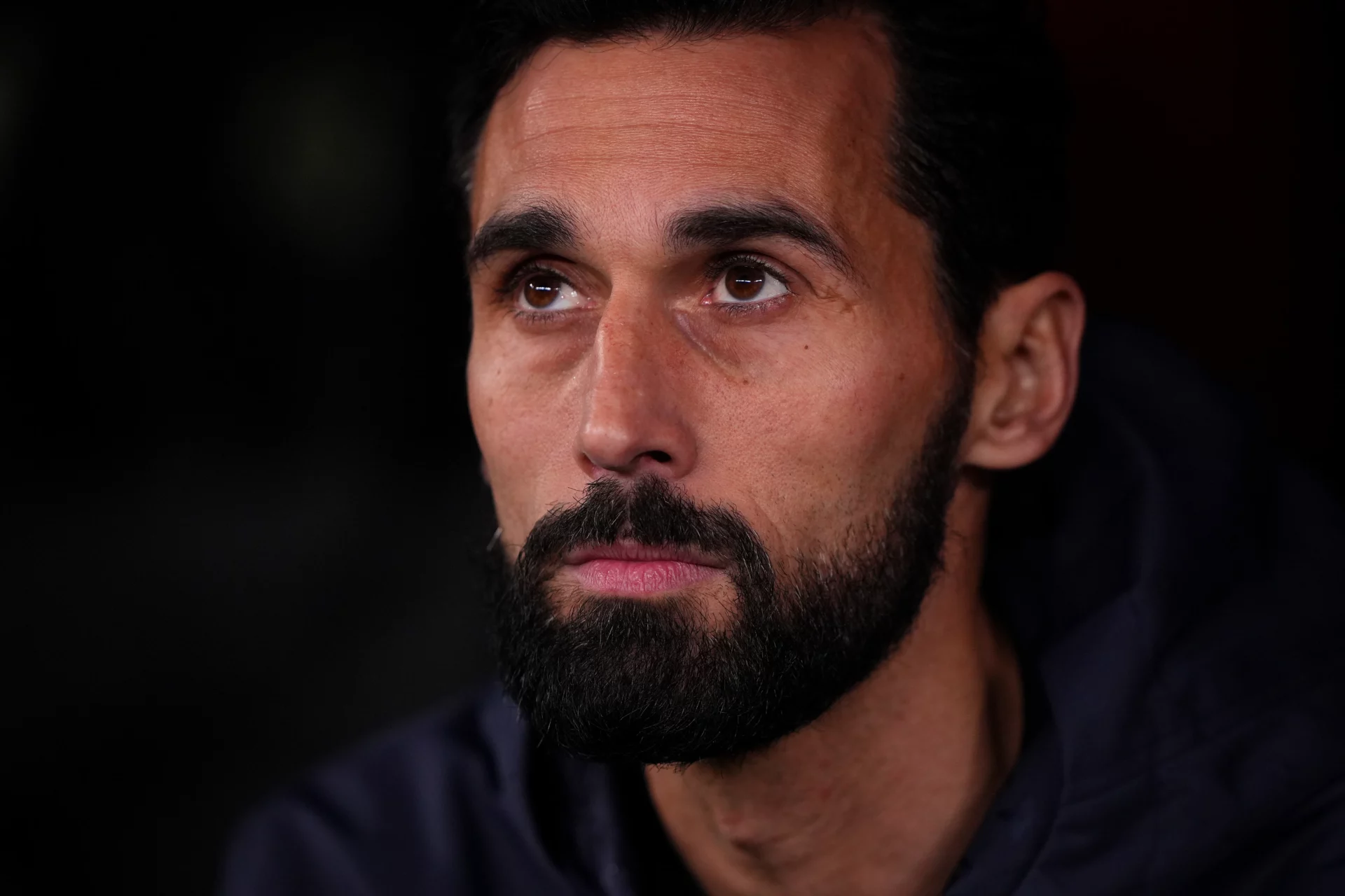 Arbeloa hace autocrítica: «No he sabido imprimir a los jugadores lo que quería de ellos» Álvaro Arbeloa, con rostro serio, en la derrota del Real Madrid frente al Benfica.