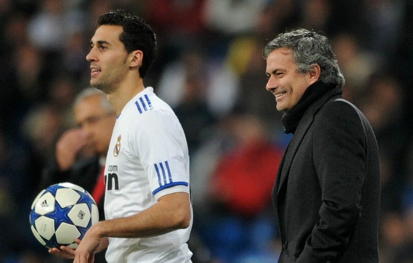 Mourinho: «Arbeloa es de mis jugadores favoritos y deseo que tenga una carrera fantástica» Mourinho y Arbeloa, durante su etapa en el Real Madrid
