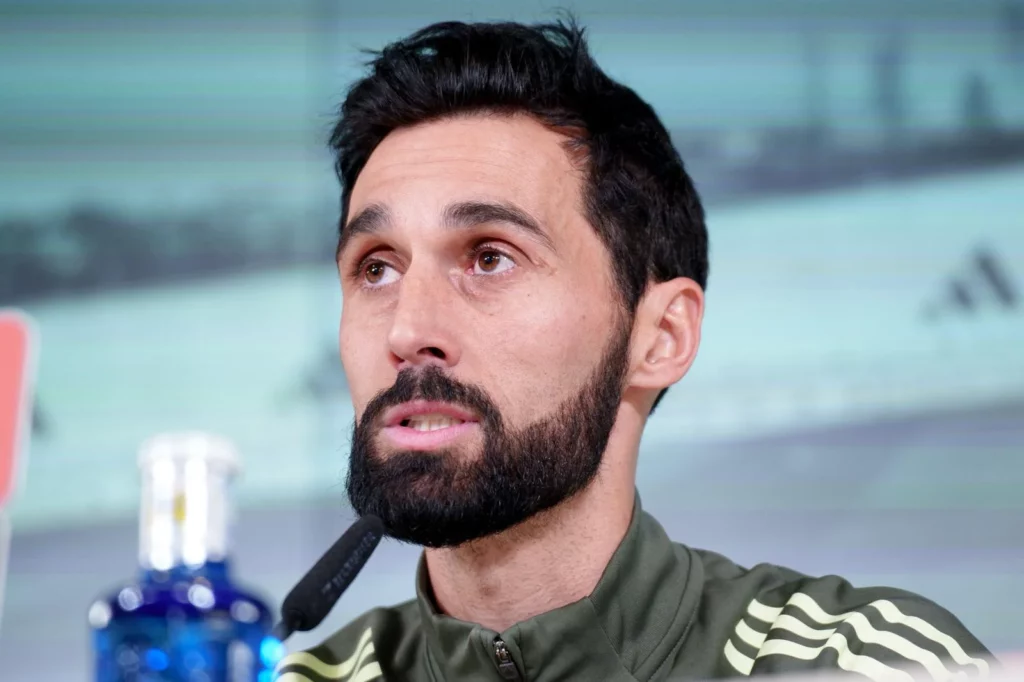 Álvaro Arbeloa responde en la rueda de prensa previa al Real Madrid - Rayo Vallecano