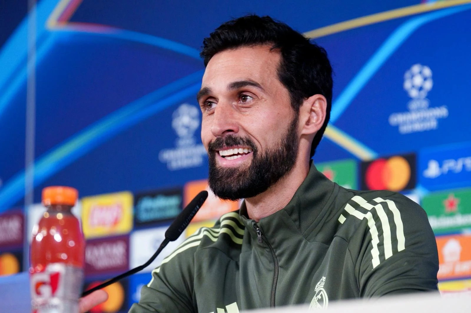 Arbeloa habla sobre la confianza de Vinicius en la rueda de prensa en la Ciudad Real Madrid.