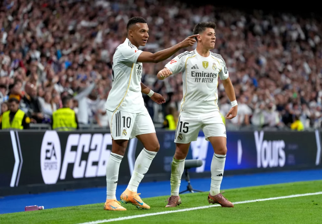 Arda Güler celebra un gol con Mbappé, el jugador al que más asistencias ha repartido.