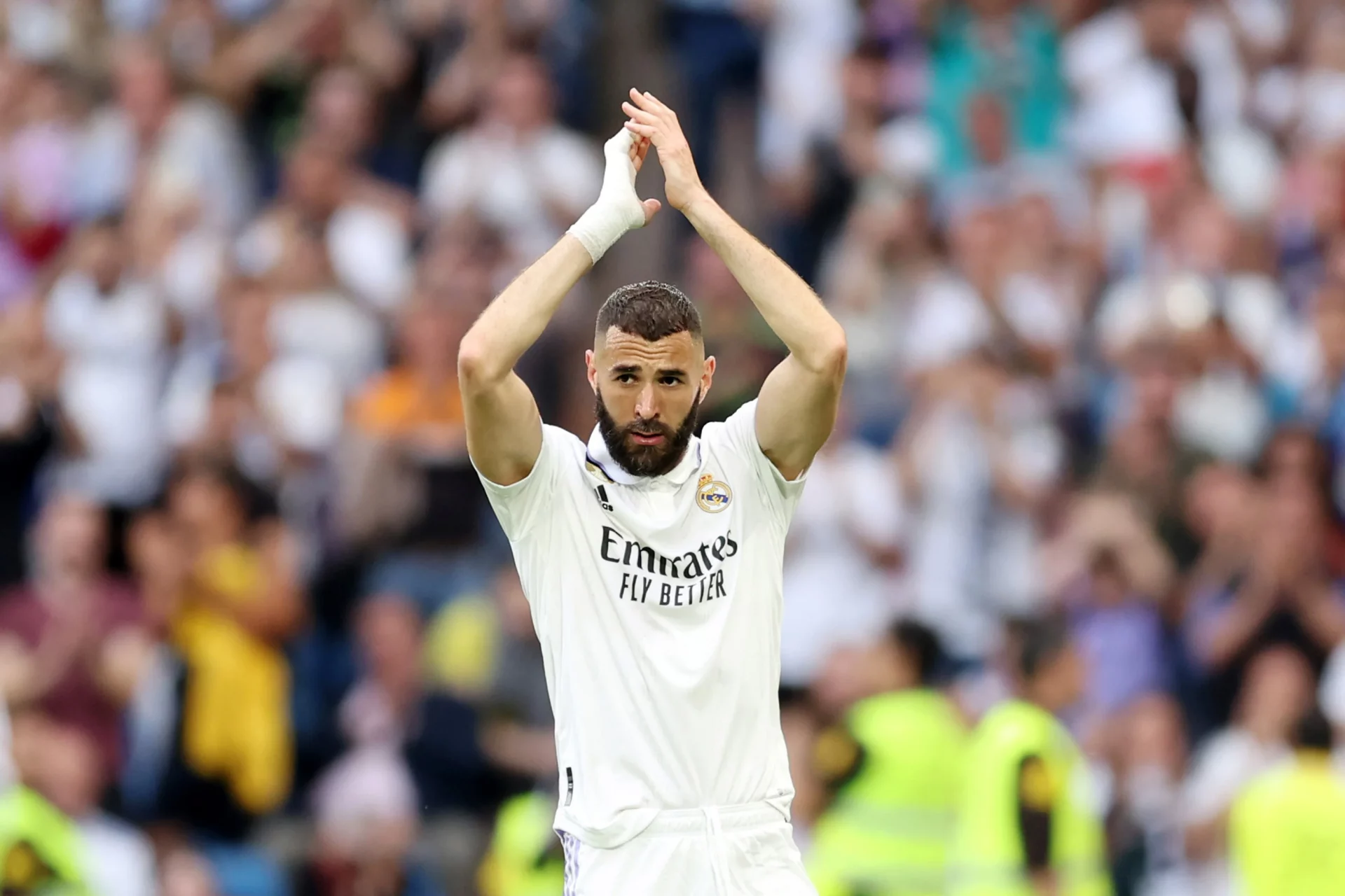 Karim Benzema, leyenda del Real Madrid, durante su último partido en el Santiago Bernabéu.