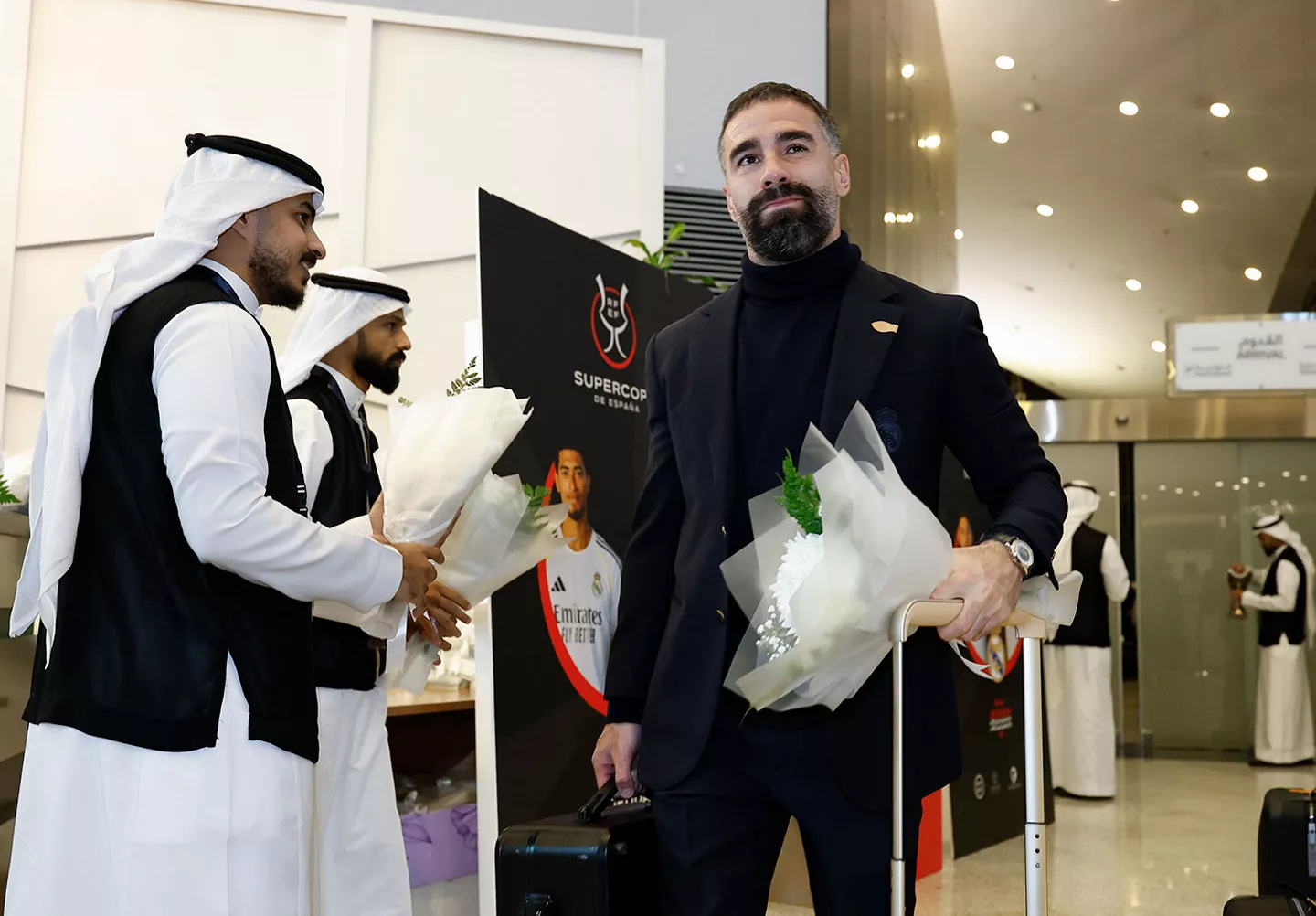 Carvajal, en su llegada a Yeda, donde puede igualar el récord de títulos de un jugador del Real Madrid.