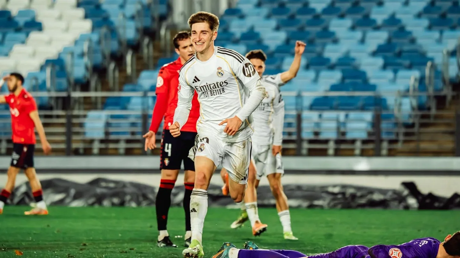 Palacios celebra su gol en el empate del Real Madrid Castilla contra Osasuna Promesas