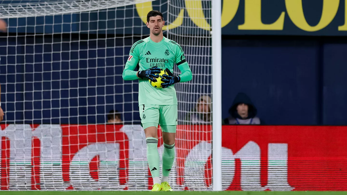 Courtois, durante el partido contra el Villarreal, antes de elogiar en sus declaraciones a Arbeloa.