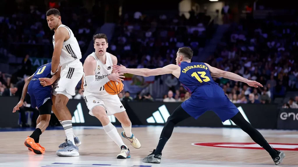 Real Madrid Baloncesto y Barça, durante un partido en 2026, toman posturas diferentes respecto a la Euroliga y la NBA Europa.