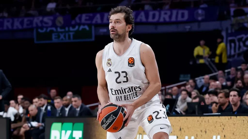 Sergio Llull alcanza los 1.200 partidos con el Real Madrid durante la victoria contra Dubai Basketball en Euroliga.