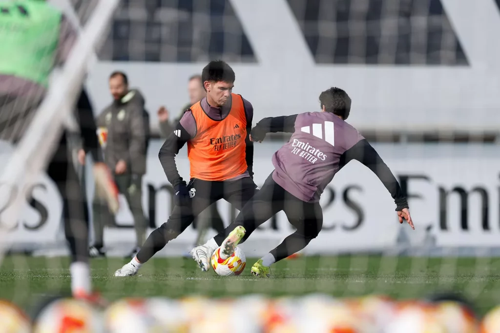 Franco Mastantuono se entrena durante la última sesión antes de viajar a Albacete.