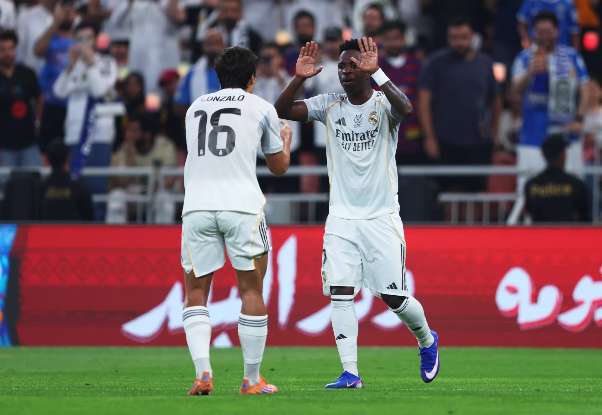 Calificaciones Blancas: el uno por uno del Real Madrid en el 3-2 ante el FC Barcelona Jugadores del Real Madrid durante la final de la Supercopa ante el FC Barcelona