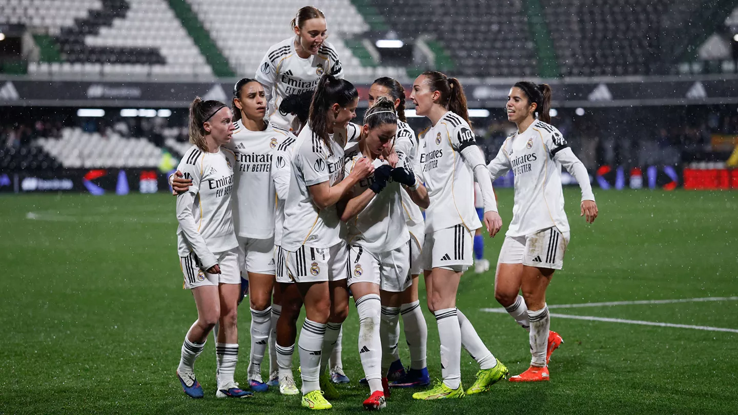 Las jugadoras del Real Madrid Femenino celebran uno de los goles al Atlético de Madrid en la semifinal de Supercopa