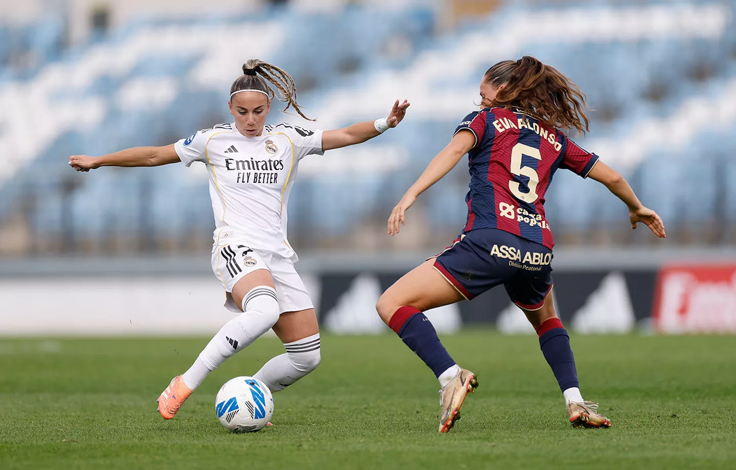 Athenea, durante el partido entre Real Madrid y Levante de la primera vuelta de la Liga F.