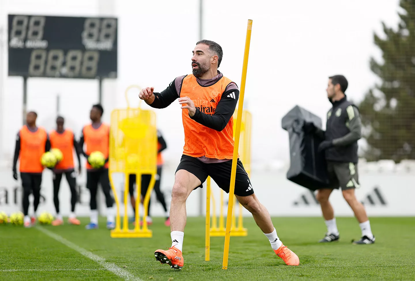 Carvajal, presente en el primer entrenamiento del Real Madrid en Valdebebas en este 2026.