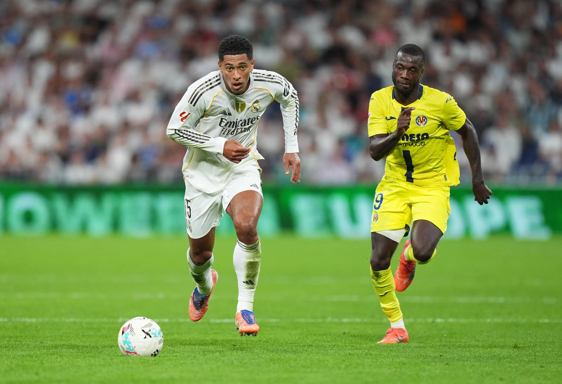 Bellingham sprinta con el balón en el último duelo entre Real Madrid y Villarreal.