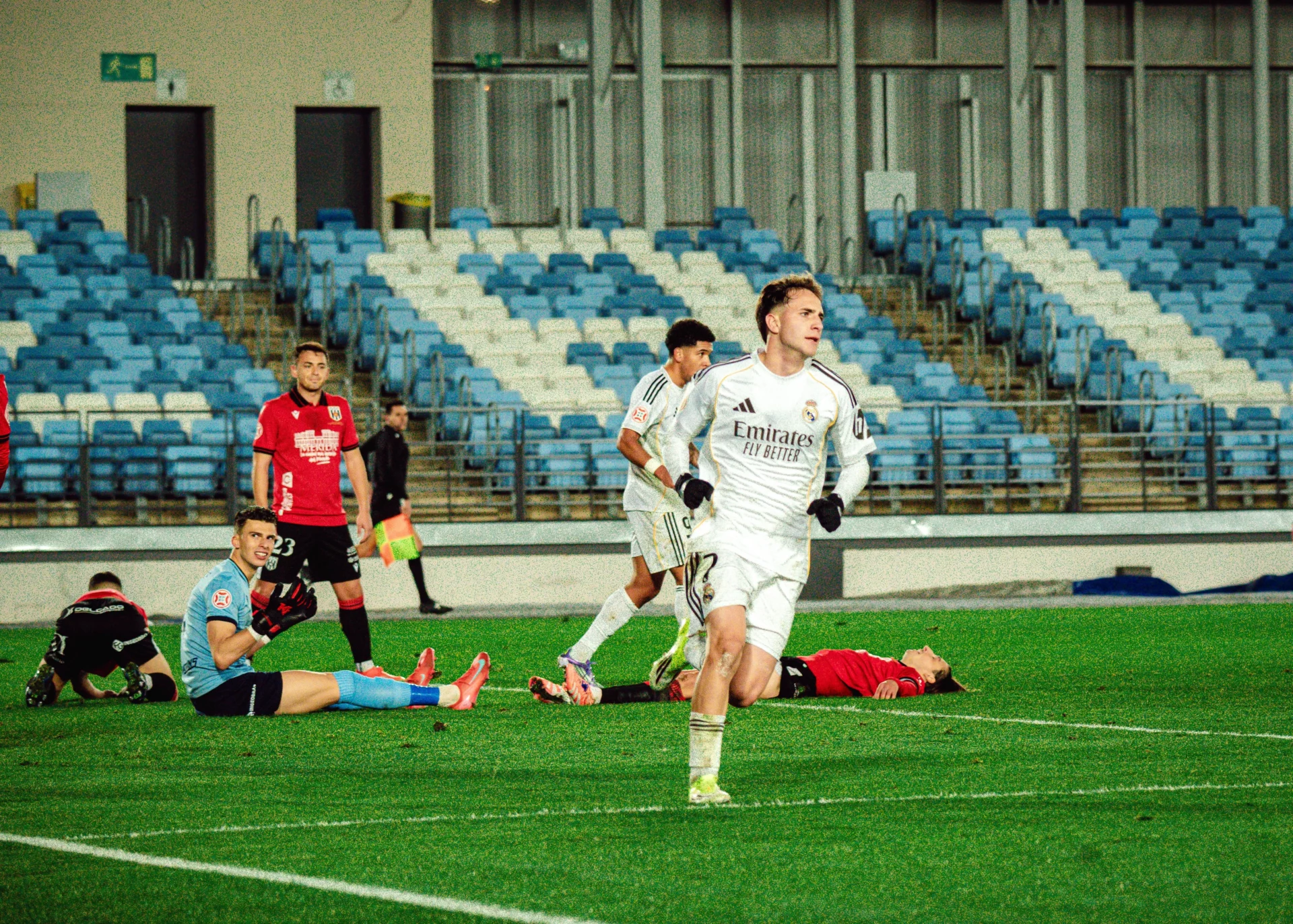 Yáñez celebra el gol del Real Madrid Castilla en el empate contra el Mérida.