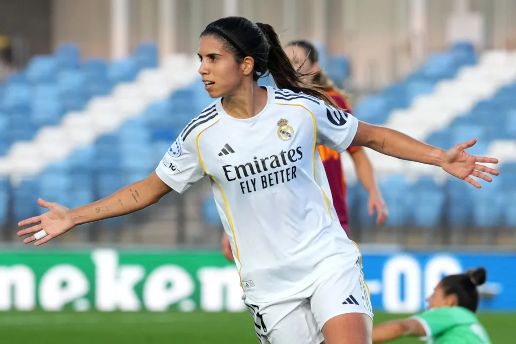Alba Redondo celebra un gol durante un partido del Real Madrid Femenino.