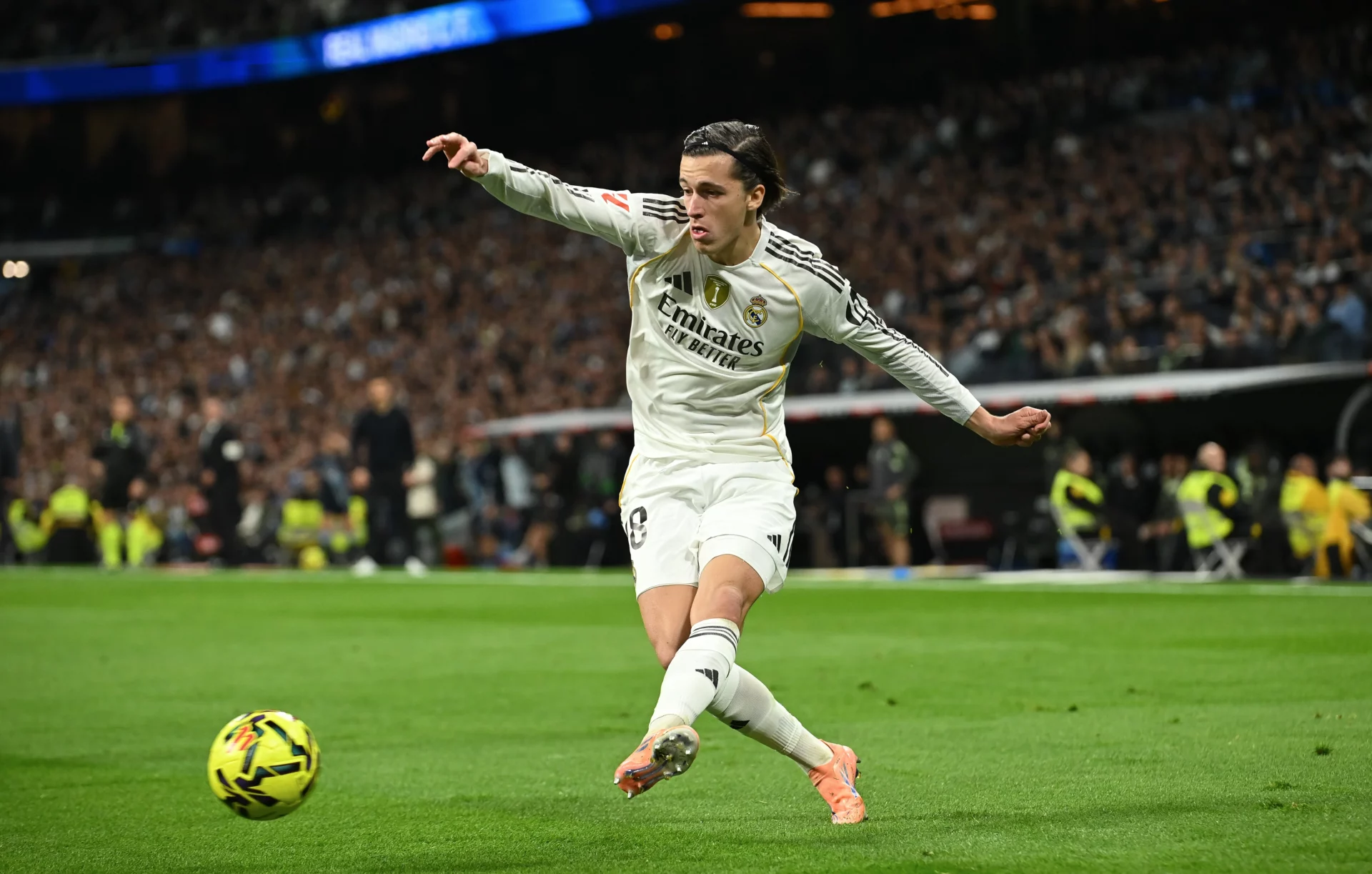 Álvaro Carreras, durante un partido como lateral del Real Madrid.