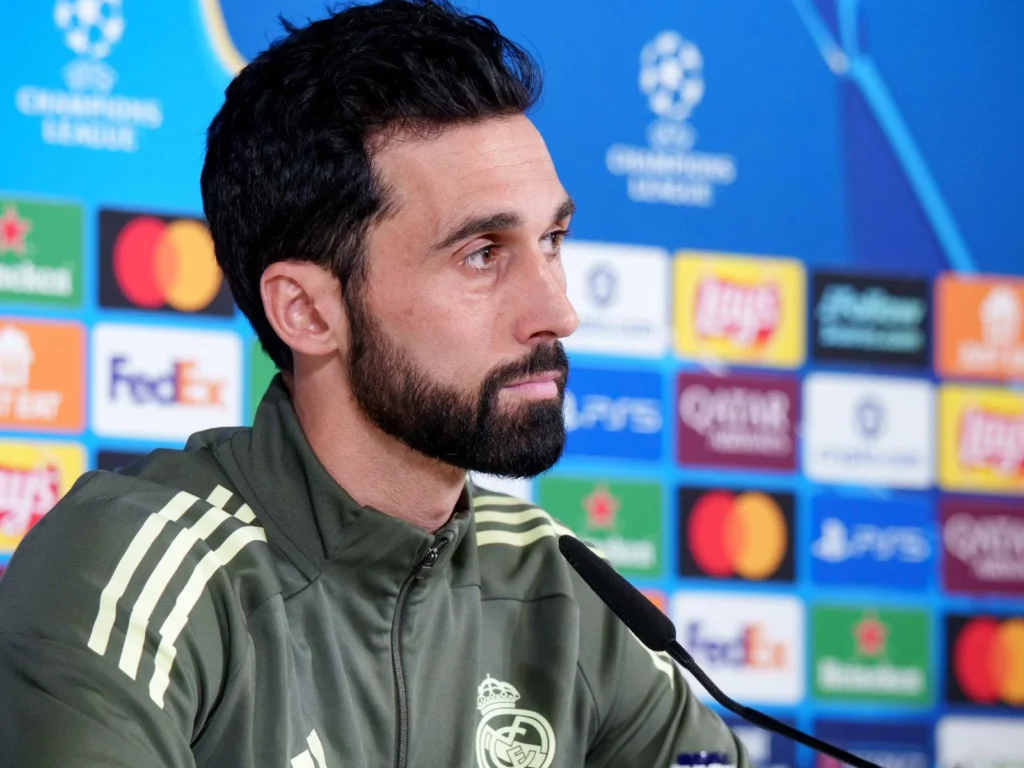 Álvaro Arbeloa, durante la rueda de prensa previa en Valdebebas al Real Madrid - Benfica.