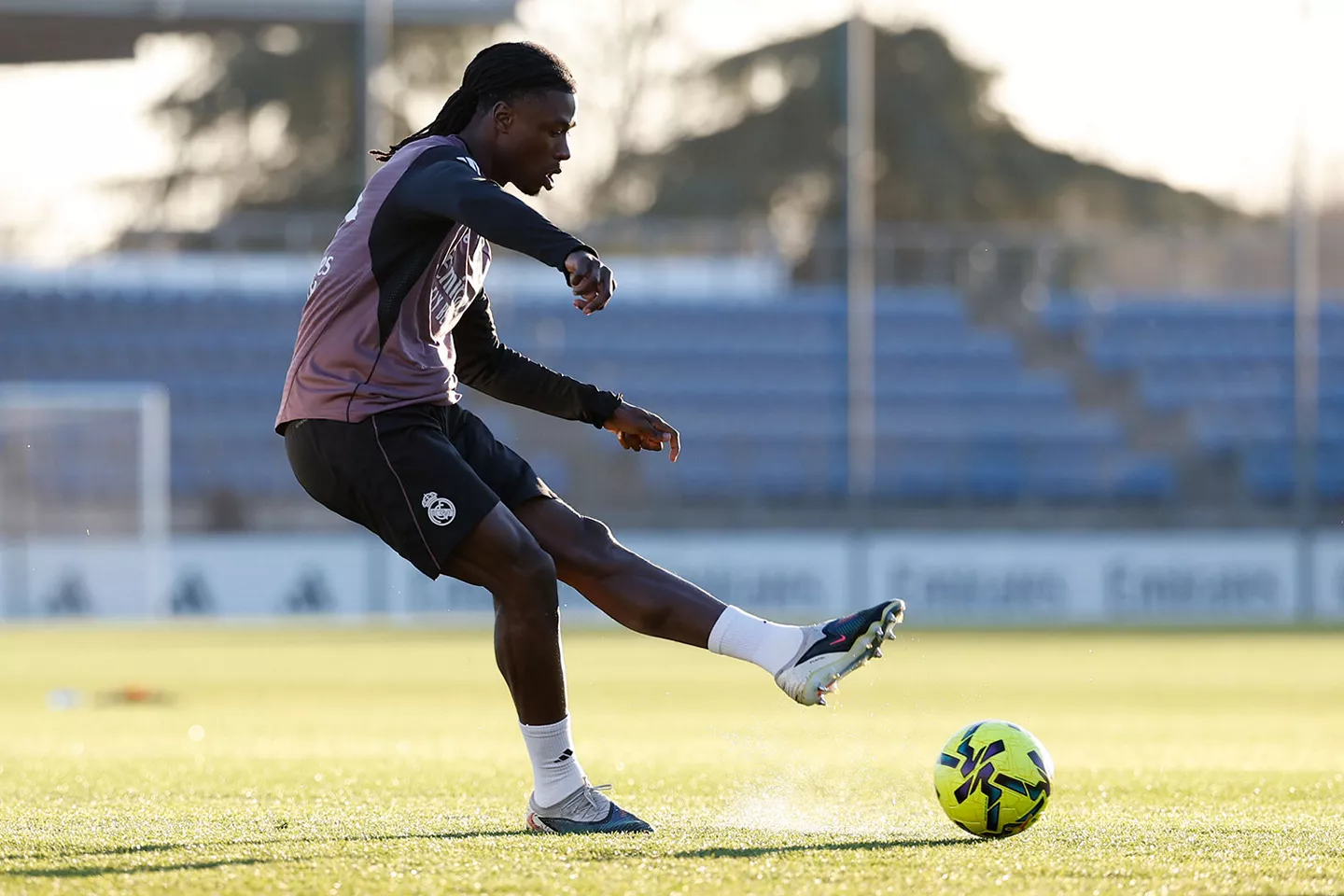 Posible alineación del Real Madrid ante Osasuna: Camavinga apunta al once Eduardo Camavinga, durante el último entrenamiento del Real Madrid antes de jugar contra Osasuna.