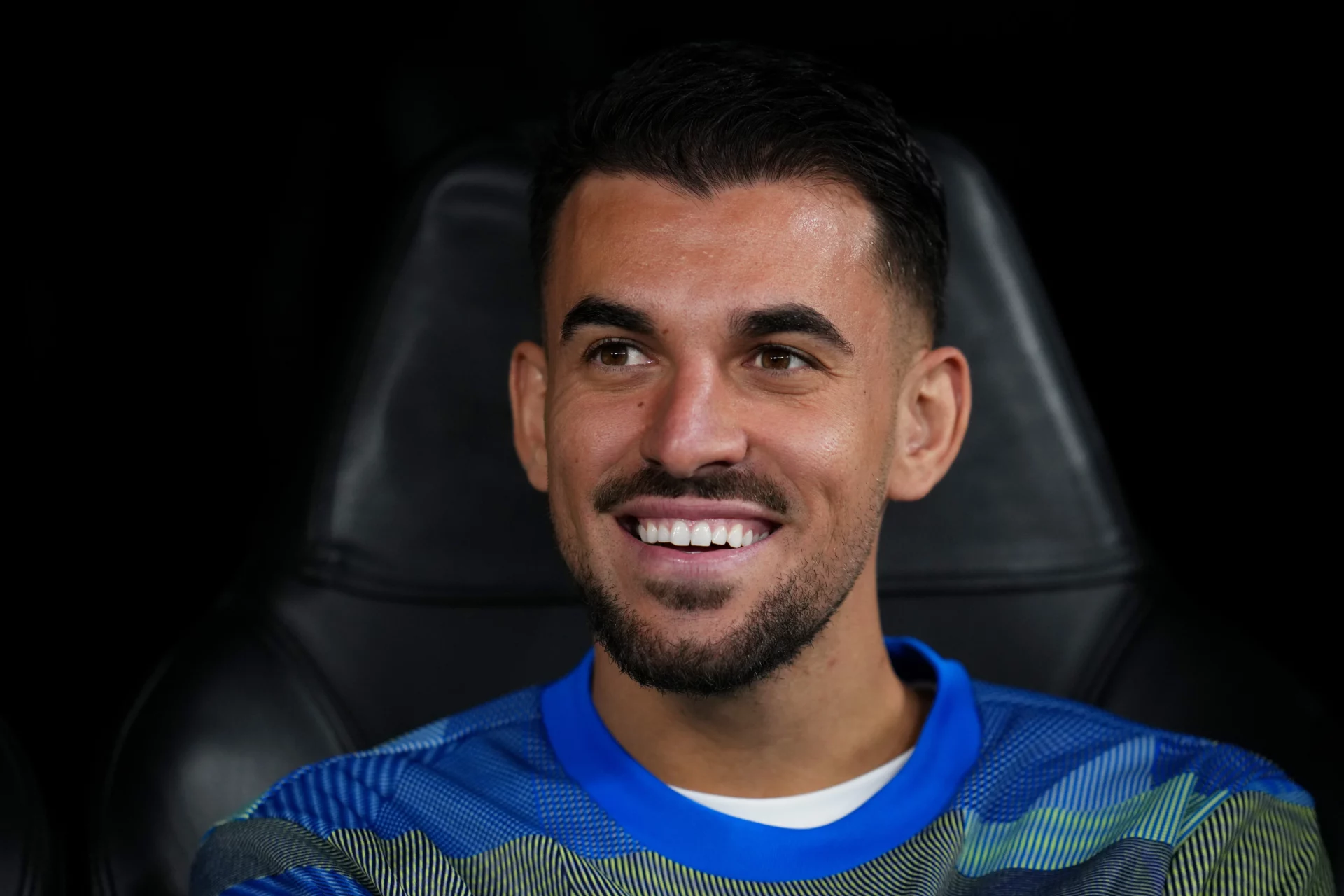 Ceballos: «Es muy importante descansar y tener una semana limpia de partidos» Dani Ceballos sonríe en el banquillo del Real Madrid.