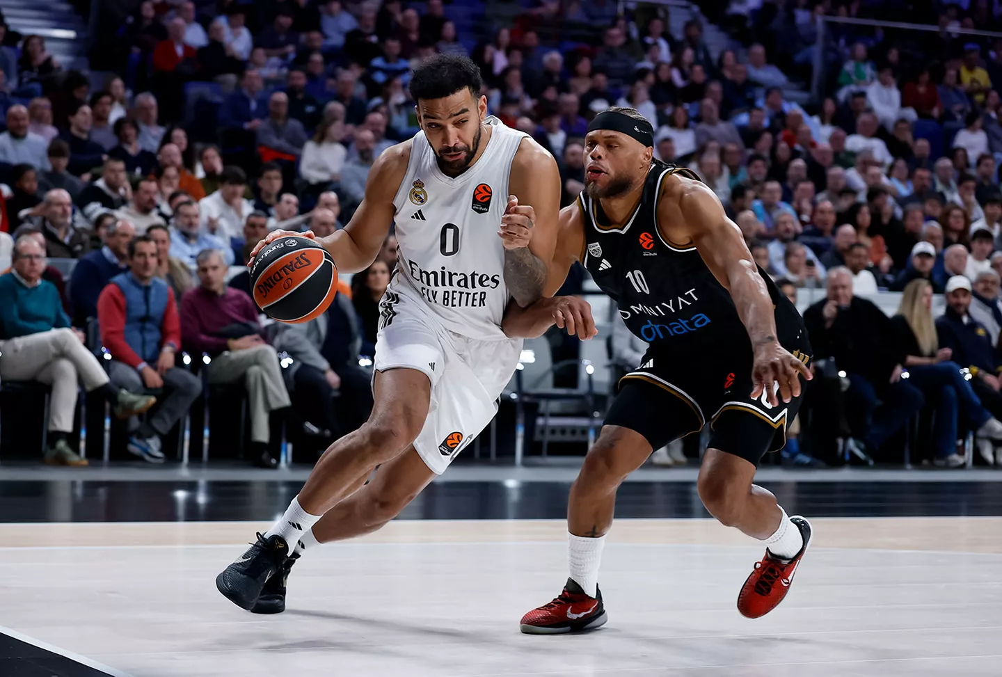 Trey Lyles y Justin Anderson, durante el partido de la primera vuelta de la Euroliga entre Real Madrid y Dubai Basketball.