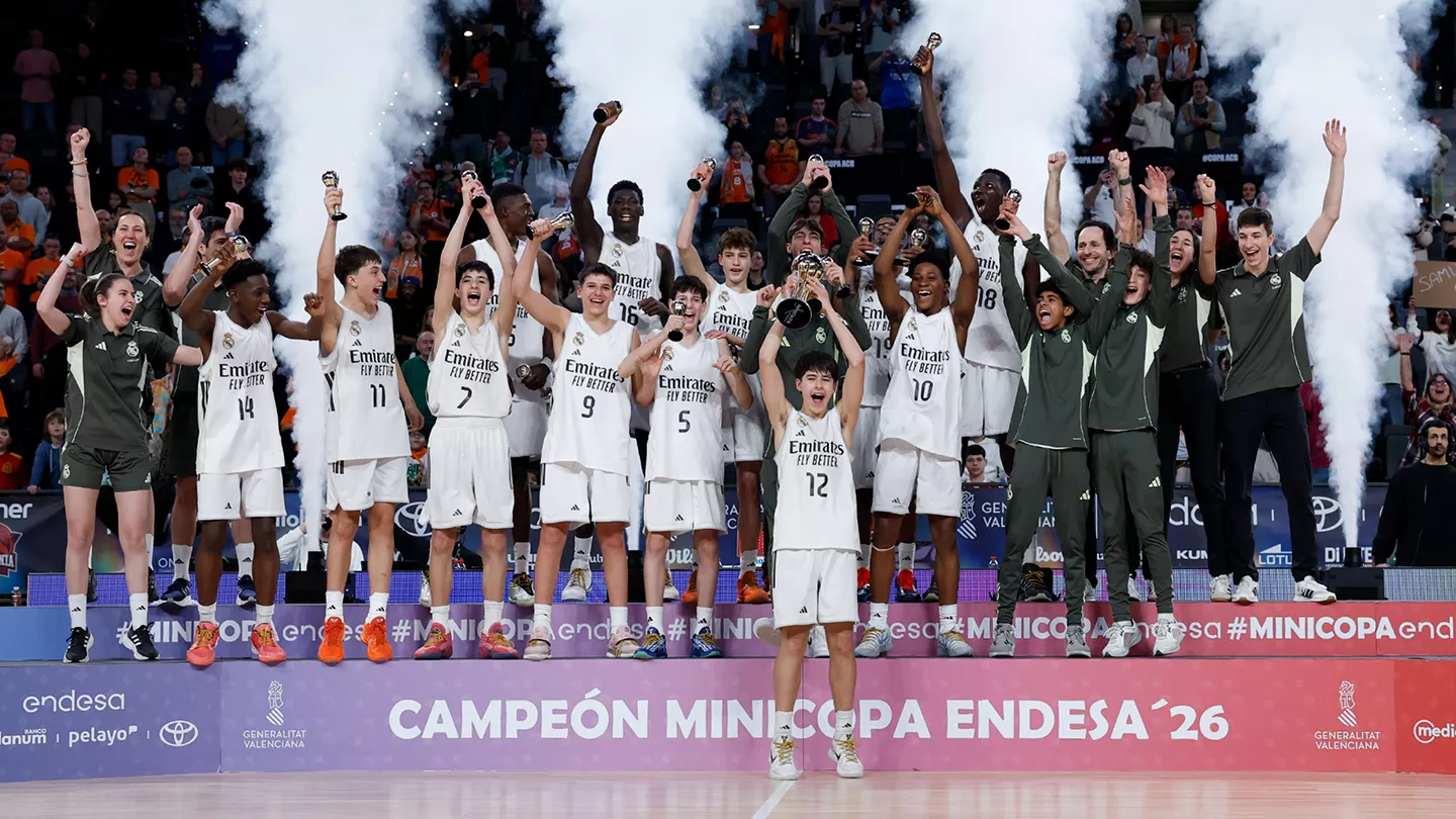 Jugadores del Real Madrid celebran el título de la Minicopa Endesa 2026